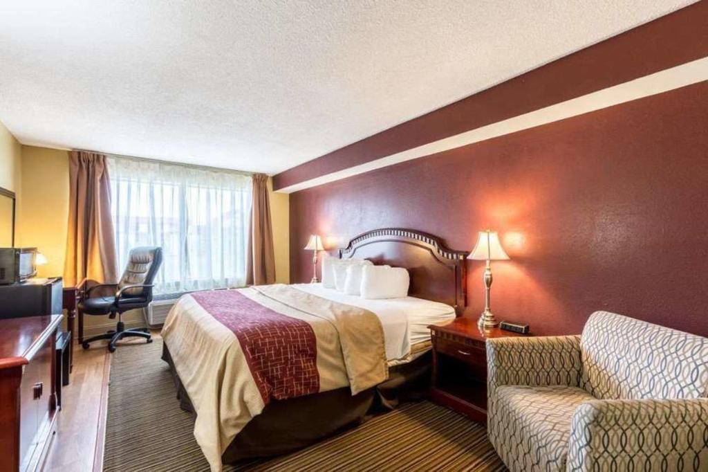 Days Inn & Suites By Wyndham Muskegon