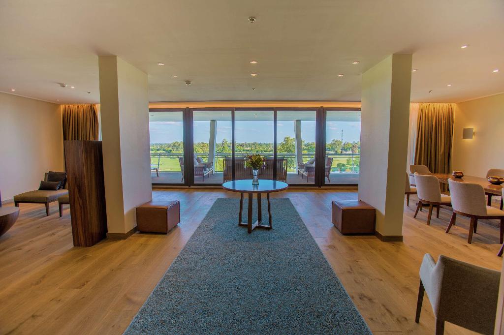 Hilton Pilar