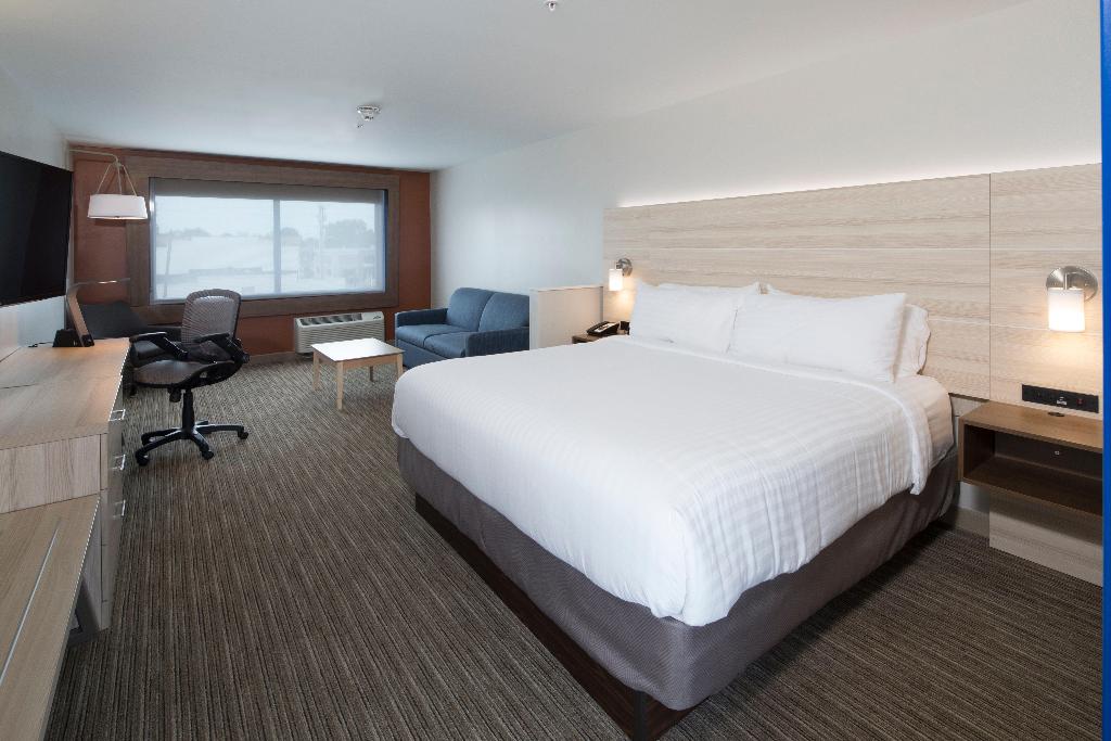 Holiday Inn Express & Suites Auburn By IHG