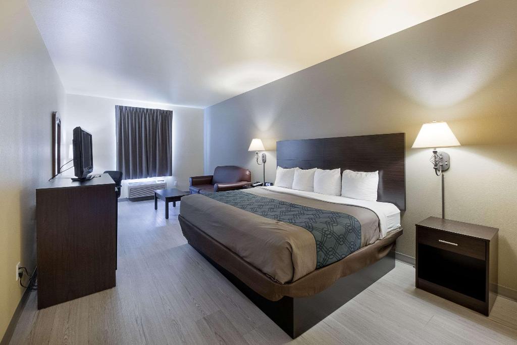 Econo Lodge Inn & Suites Bridgeport