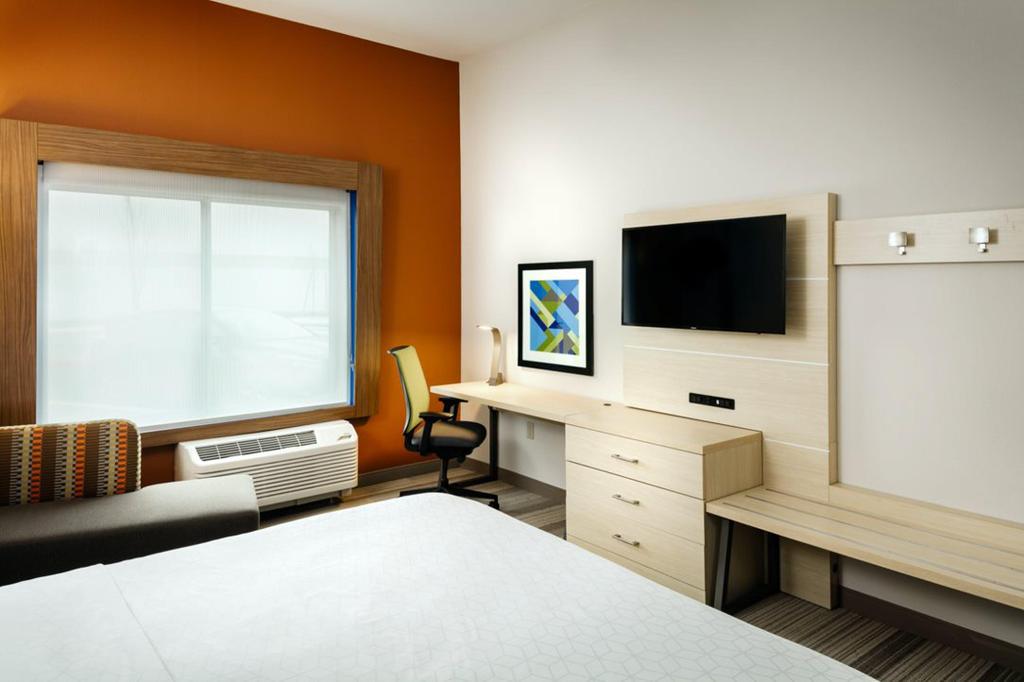 Holiday Inn Express & Suites Medford