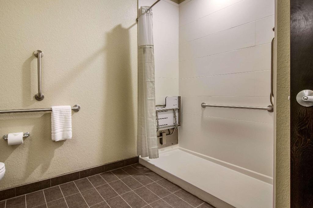 Comfort Suites Brunswick - Cleveland Southwest