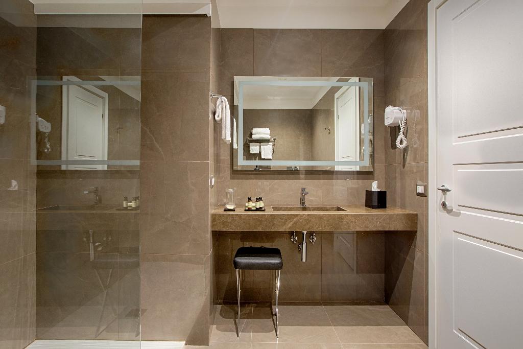 Caruso Place - Luxury Rooms & Suites