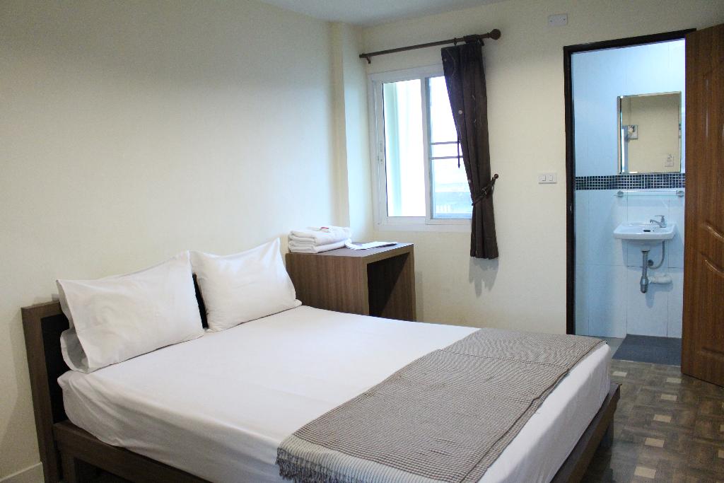 Samsen Sam Place