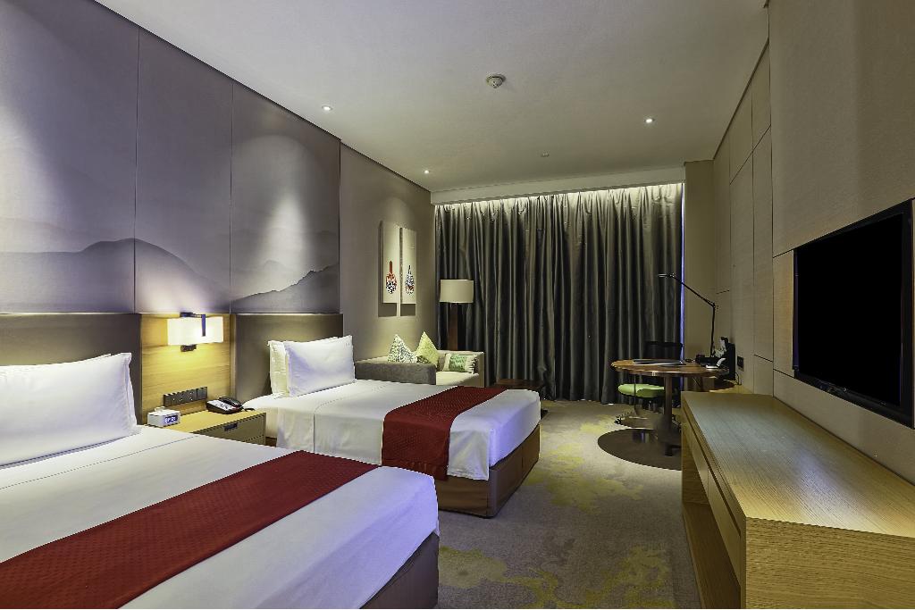 Holiday Inn Baoji Central Hotel