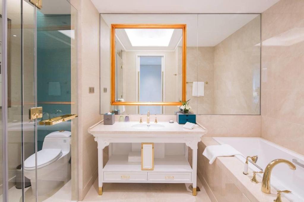 Howard Johnson Plaza  Wyndham Ningbo