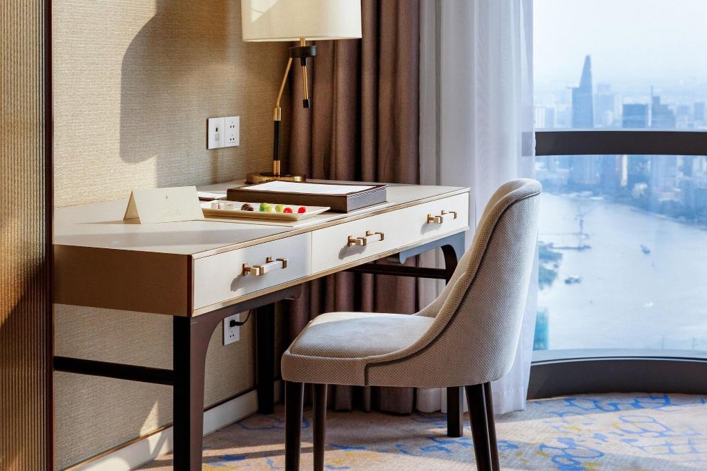 Vinpearl Landmark 81, Autograph Collection