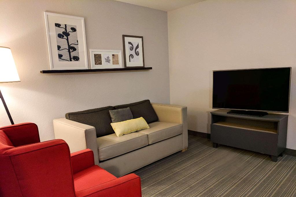 Comfort Inn  & Suites