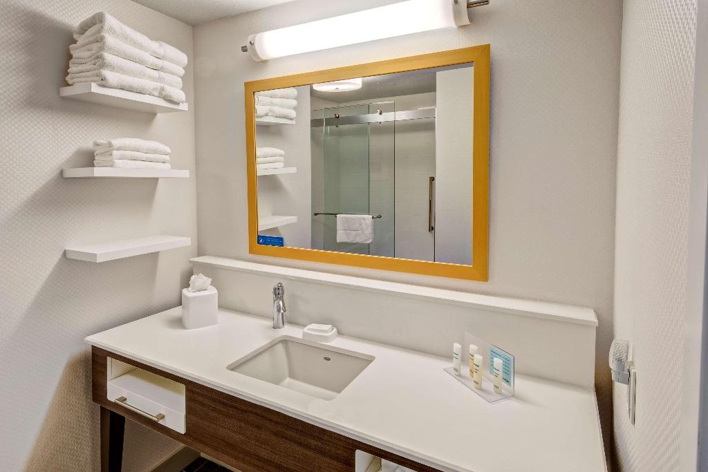 Hampton Inn & Suites San Jose Airport, CA