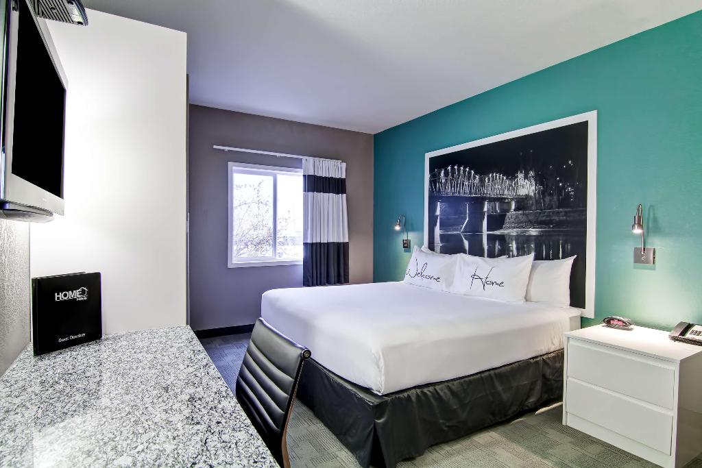 Prairie Crest Medicine Hat by IHG