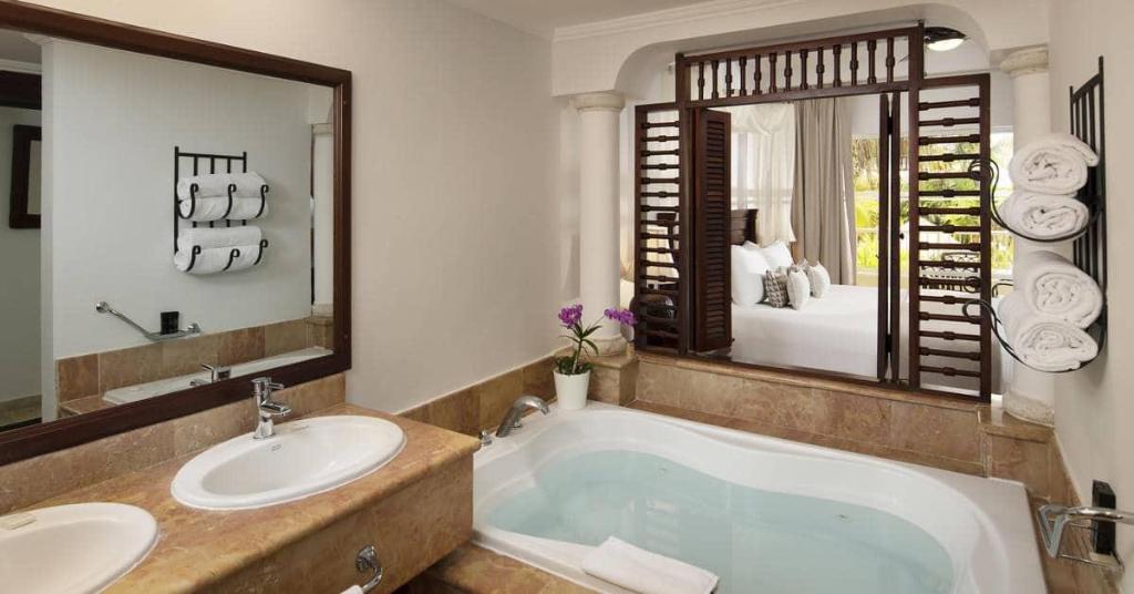 Melia Caribe Beach Resort - All Inclusive, Los Corales & El Cortecito