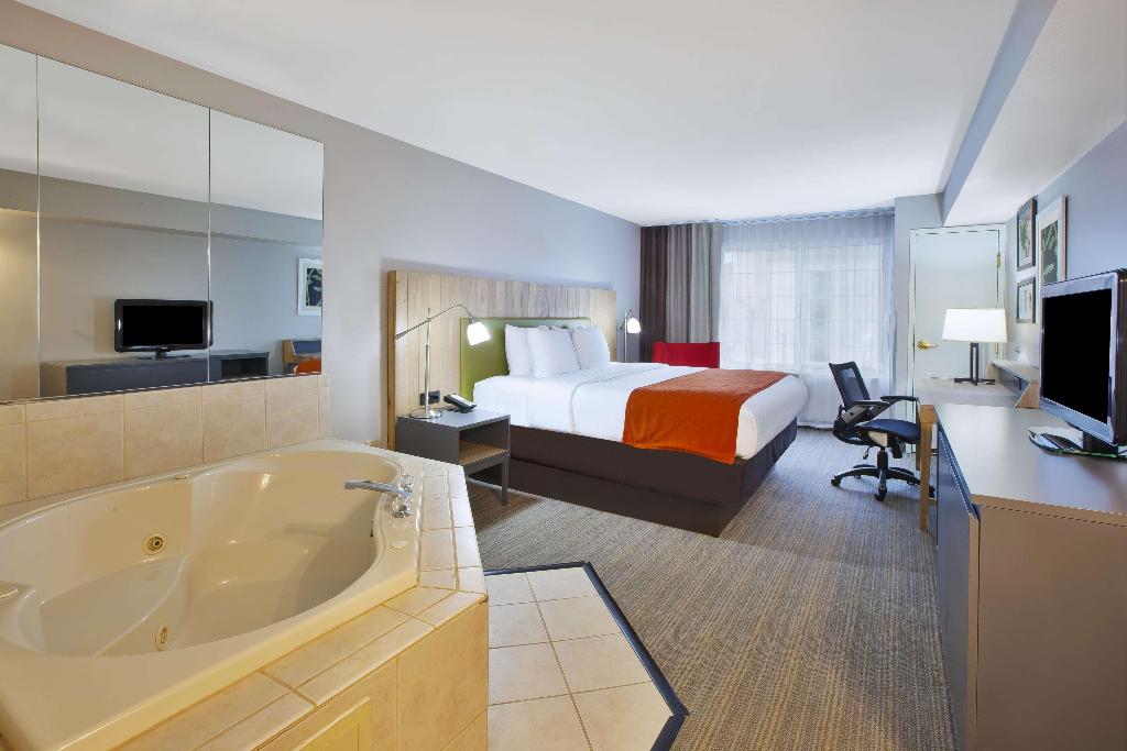 Country Inn & Suites by Radisson, Big Rapids, MI
