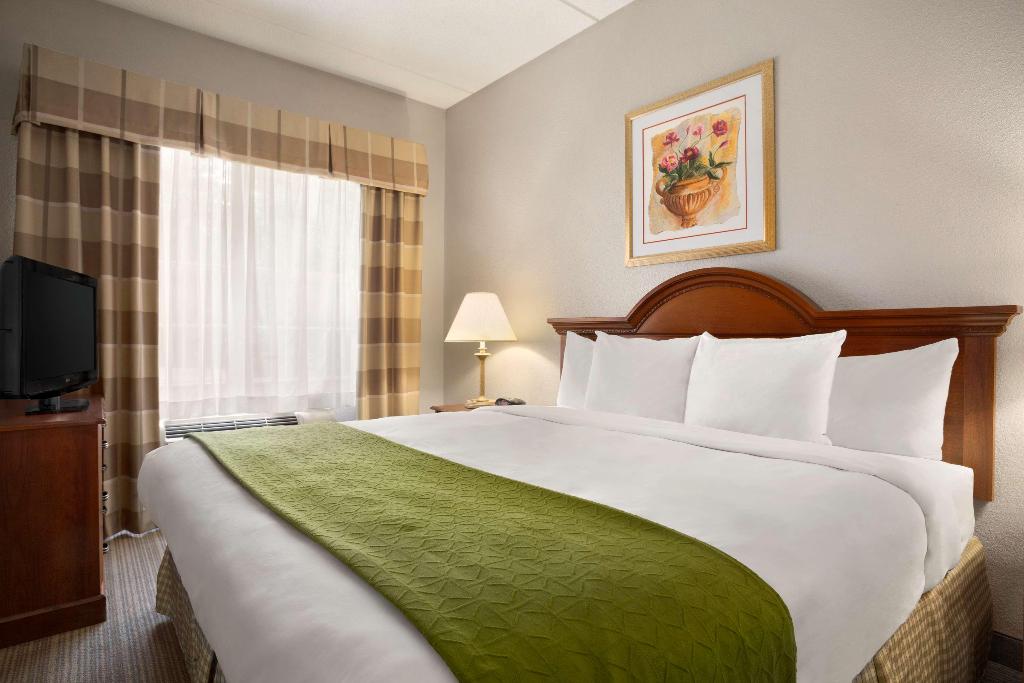 Country Inn & Suites by Radisson, Charlotte Univer