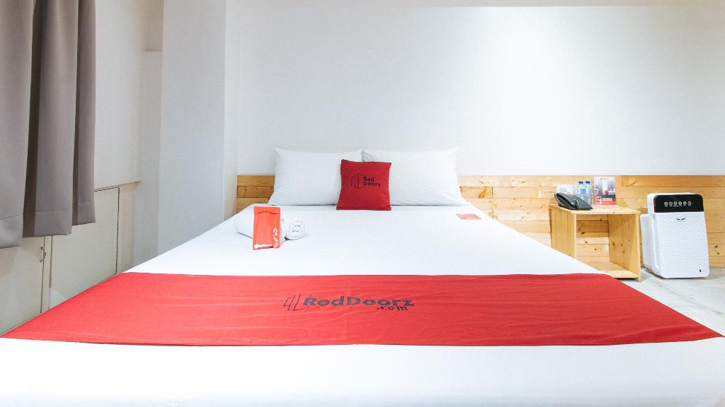 RedDoorz Plus @ Boni Avenue Mandaluyong