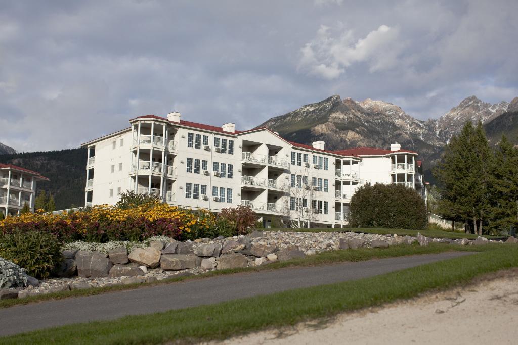 Mountain View Resort and Suites at Fairmont Hot Springs