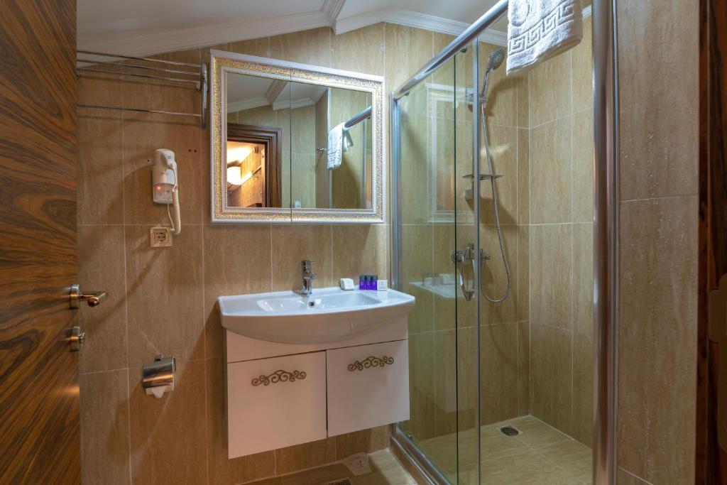Vision Deluxe Hotel