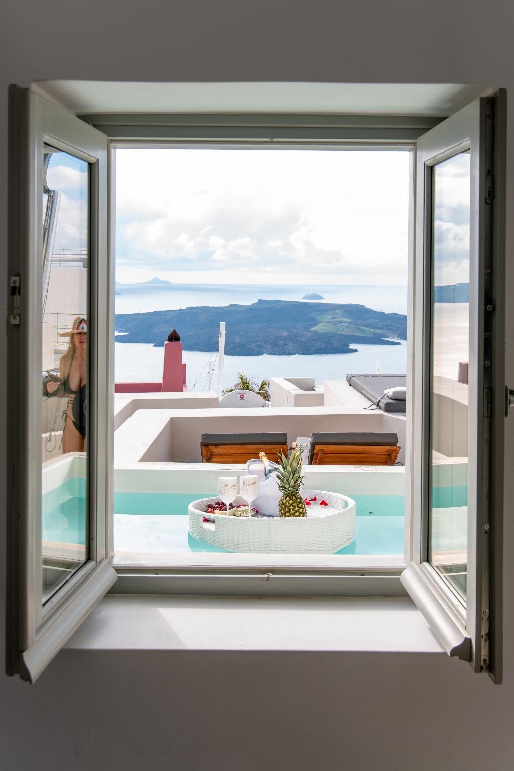 Caldera Cliff Illusion Suites