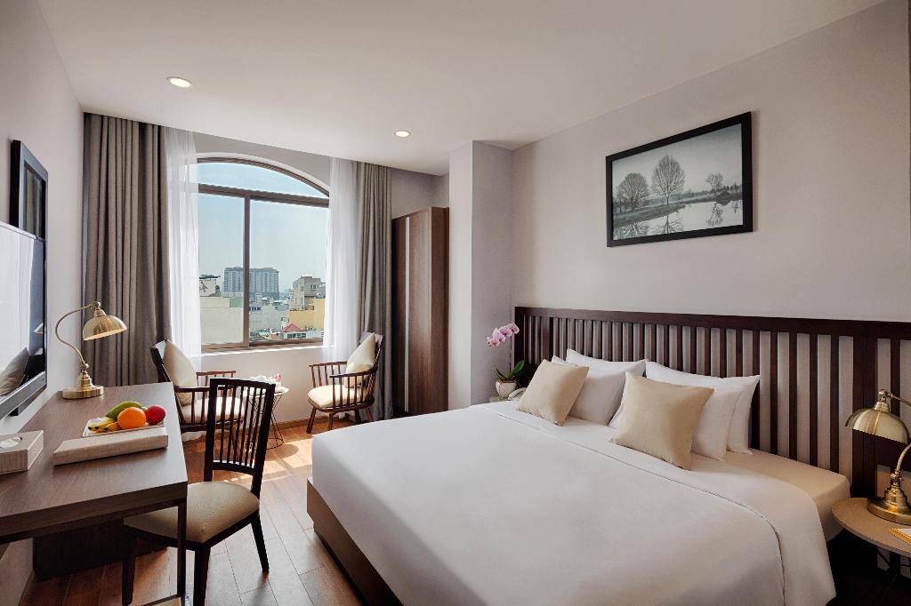 Happy Life Grand Hotel & Sky Bar