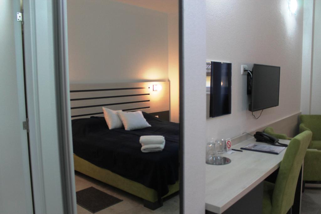 11tica DM Hotel