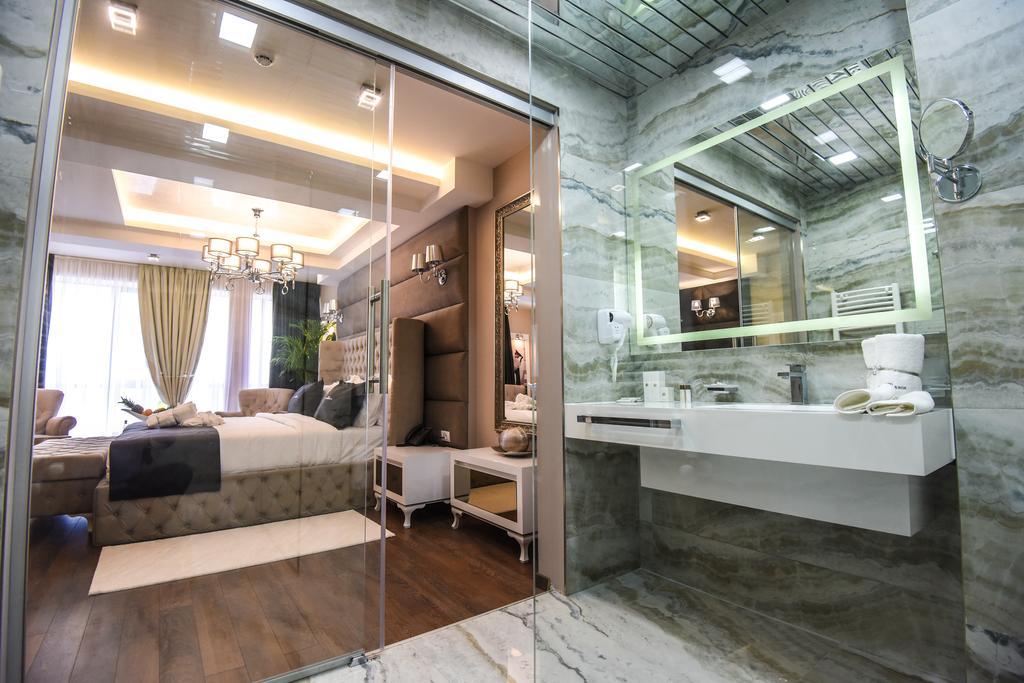 Mirror Hotel