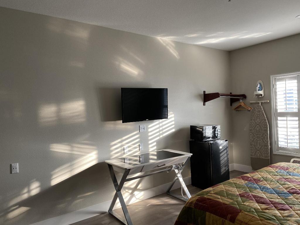 GuestHouse Pico Rivera Downey