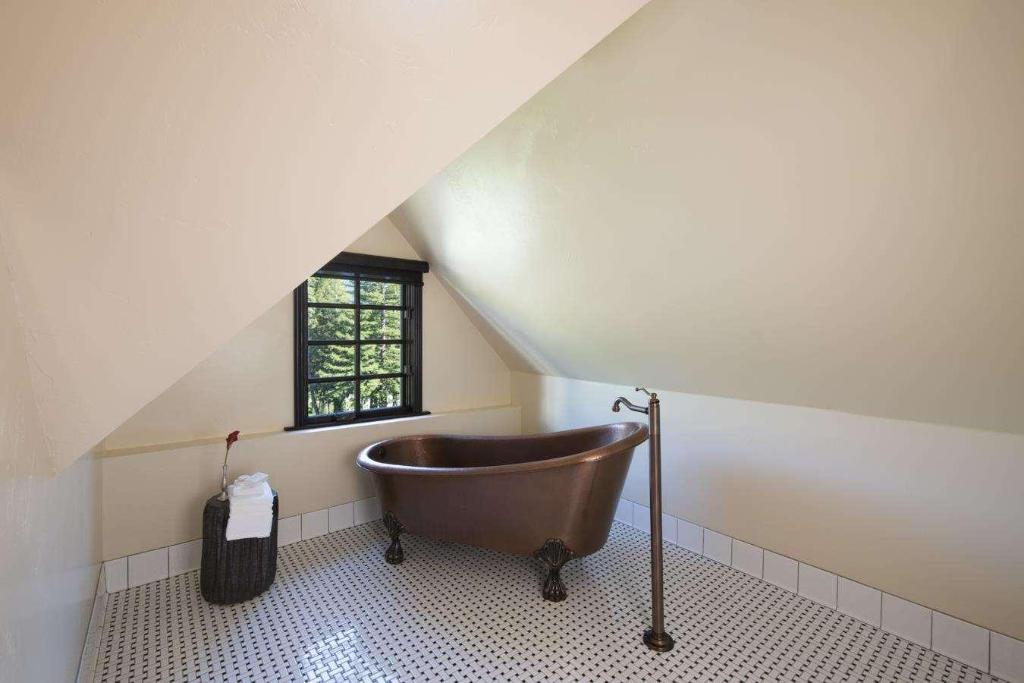 Benbow Historic Inn