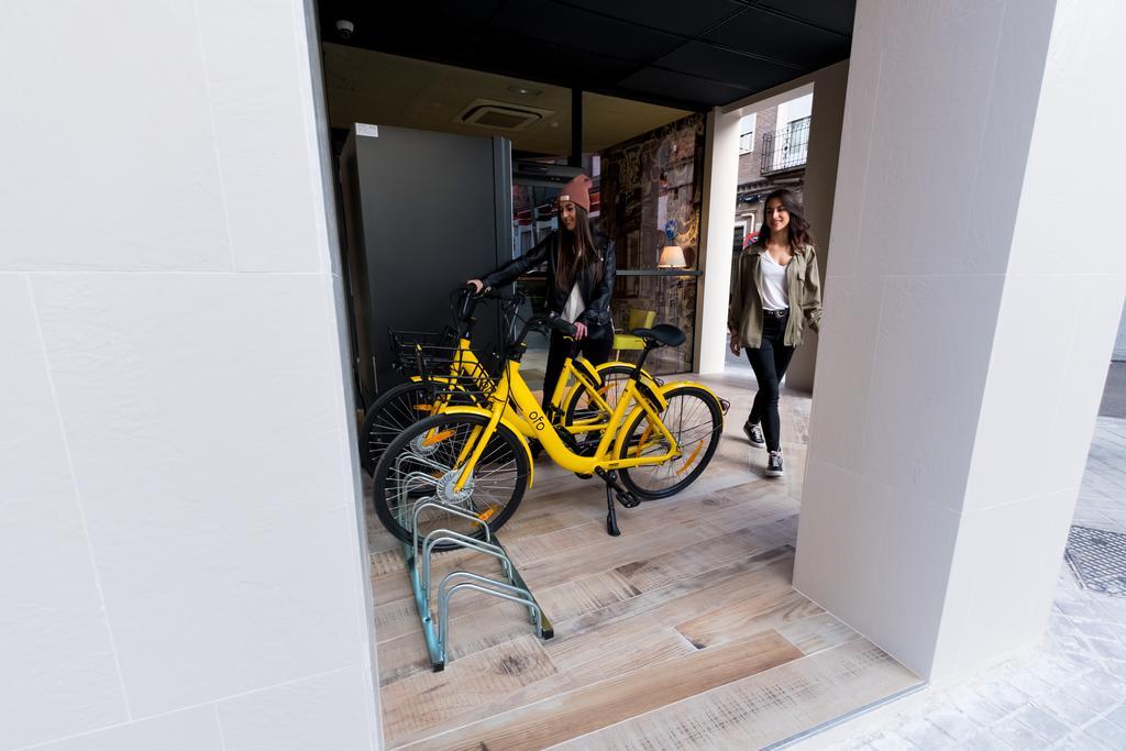 Hotel Far Home Bernabeu, Spanien, Madrid. Großes 1