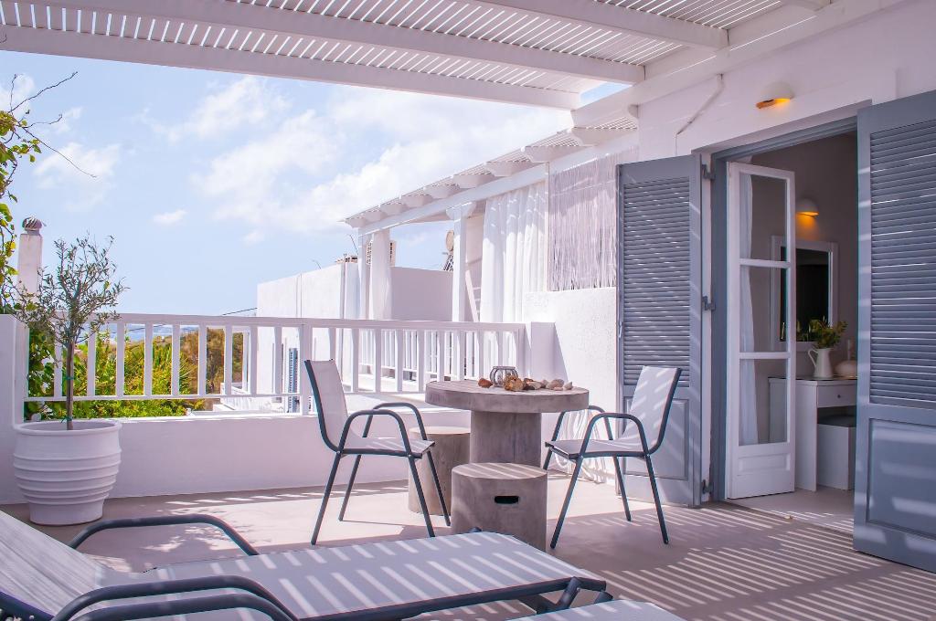 Milos Bay Suites