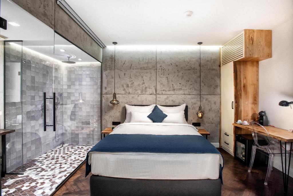 Level Luxury Suites