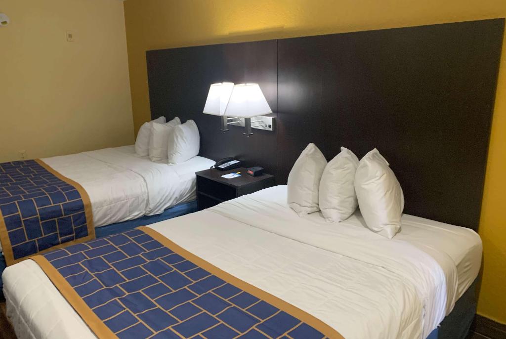 Days Inn & Suites Tampa/Raymond James Stadium