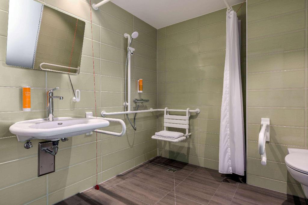 Super 8 By Wyndham Oberhausen