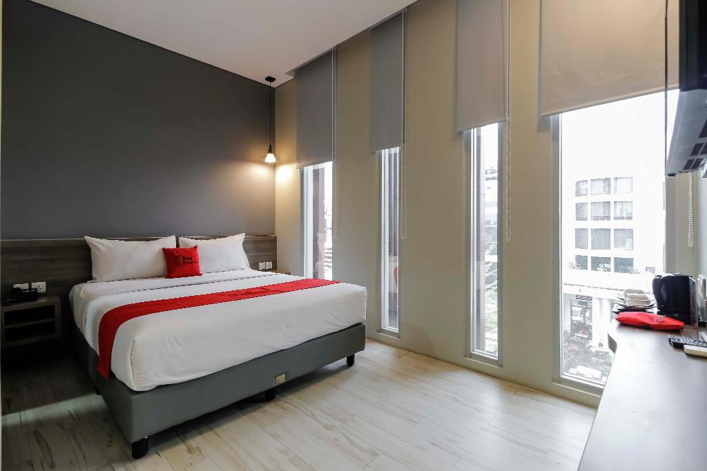 RedDoorz Plus near Tebet