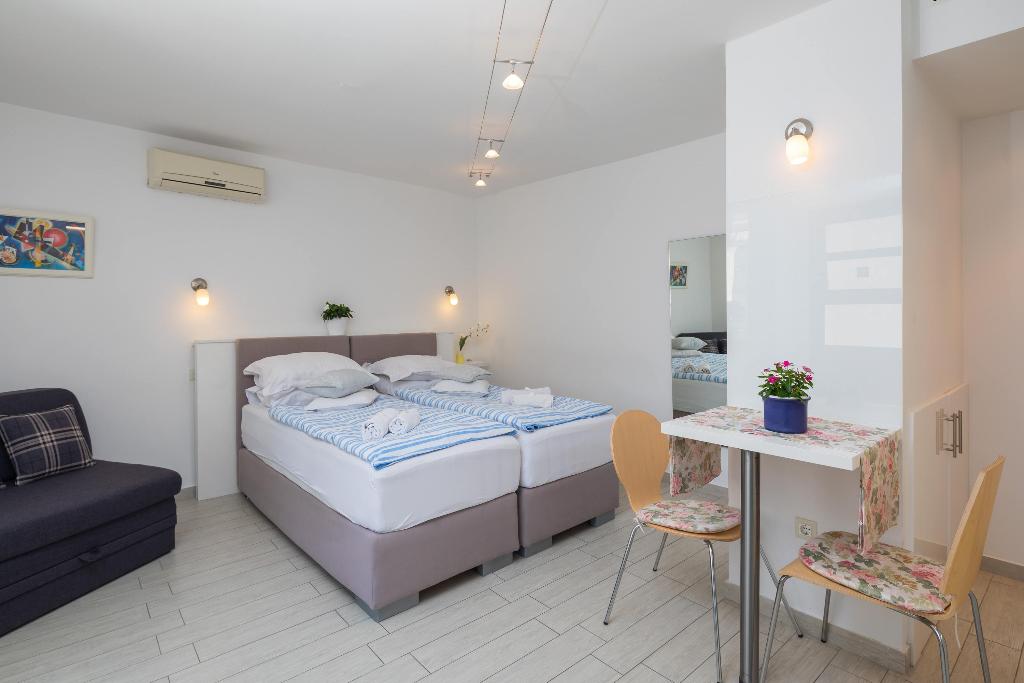 Split Center Suites