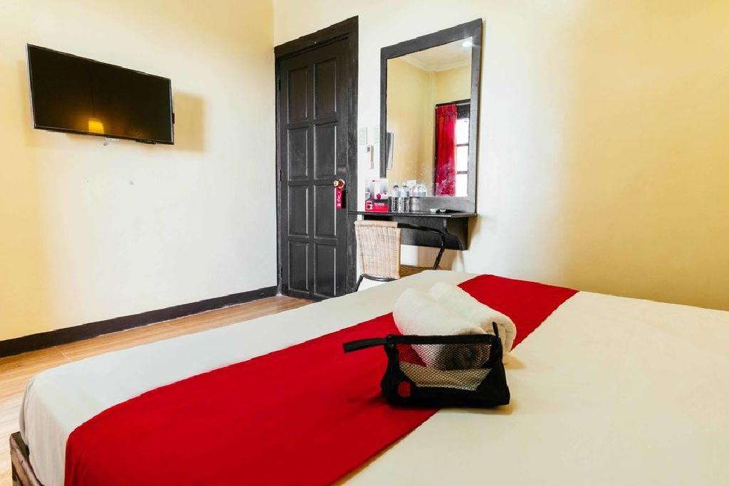 RedDoorz Plus @ The Ridge Tagaytay City