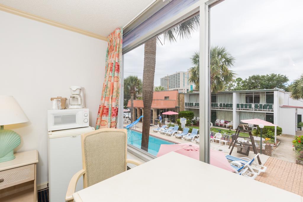 Holiday Shores Ascend hotel Collection
