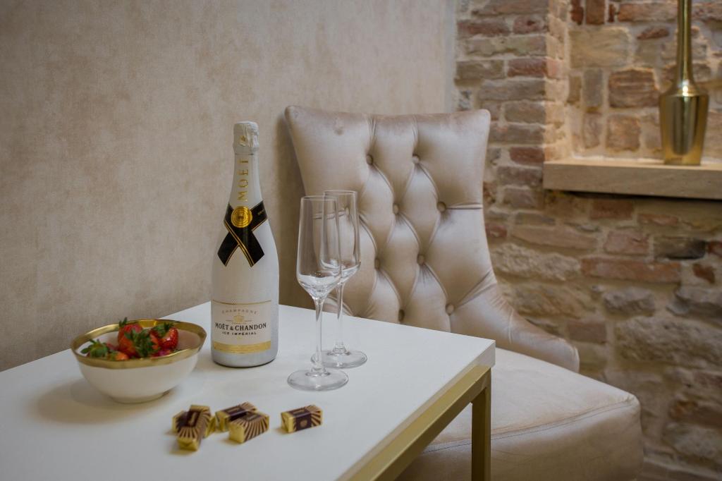 Le Premier Luxury Rooms