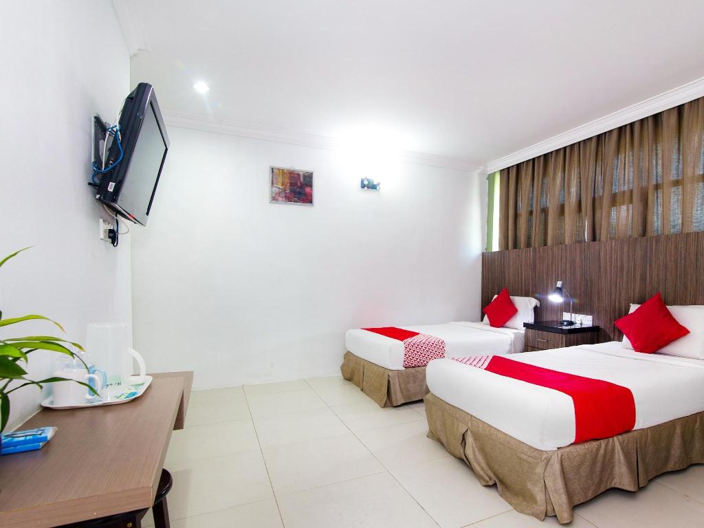 Super OYO 443 Crystal City Hotel