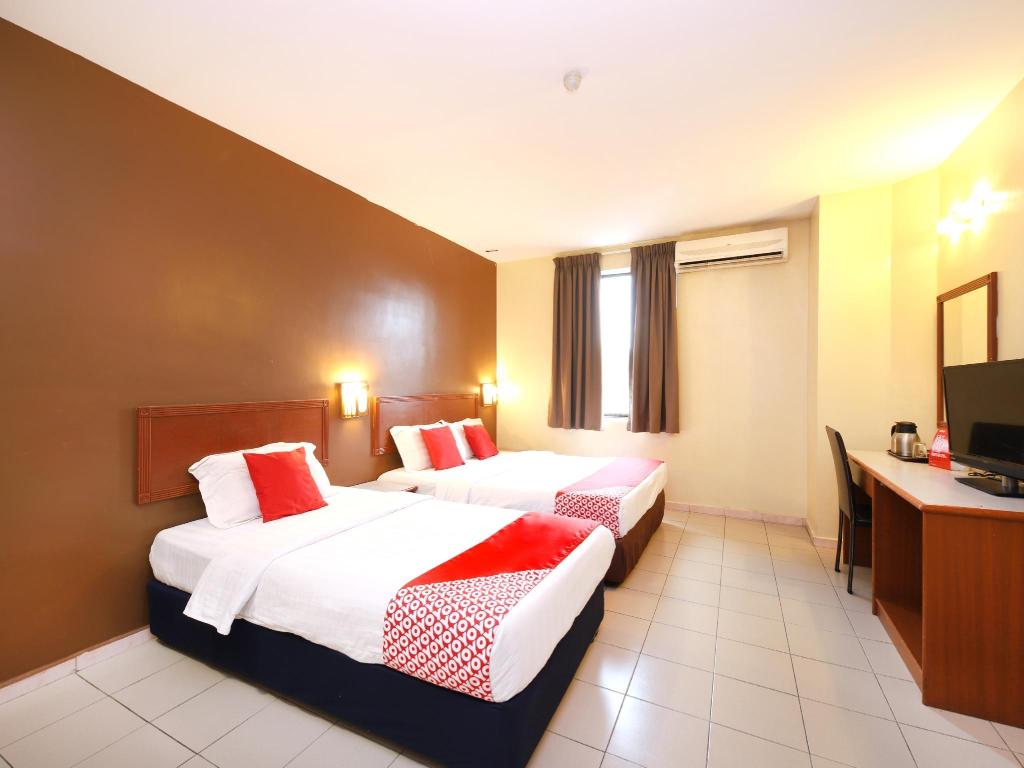 OYO 447 Comfort Hotel Meru