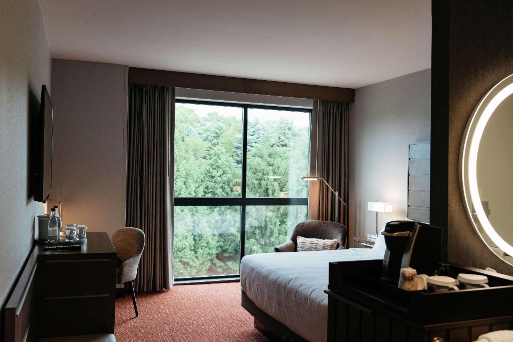 Revel Hotel Des Moines Urbandale, Tapestry Collect