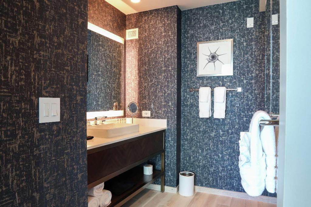 Carte Hotel San Diego Downtown, C C by Hilton