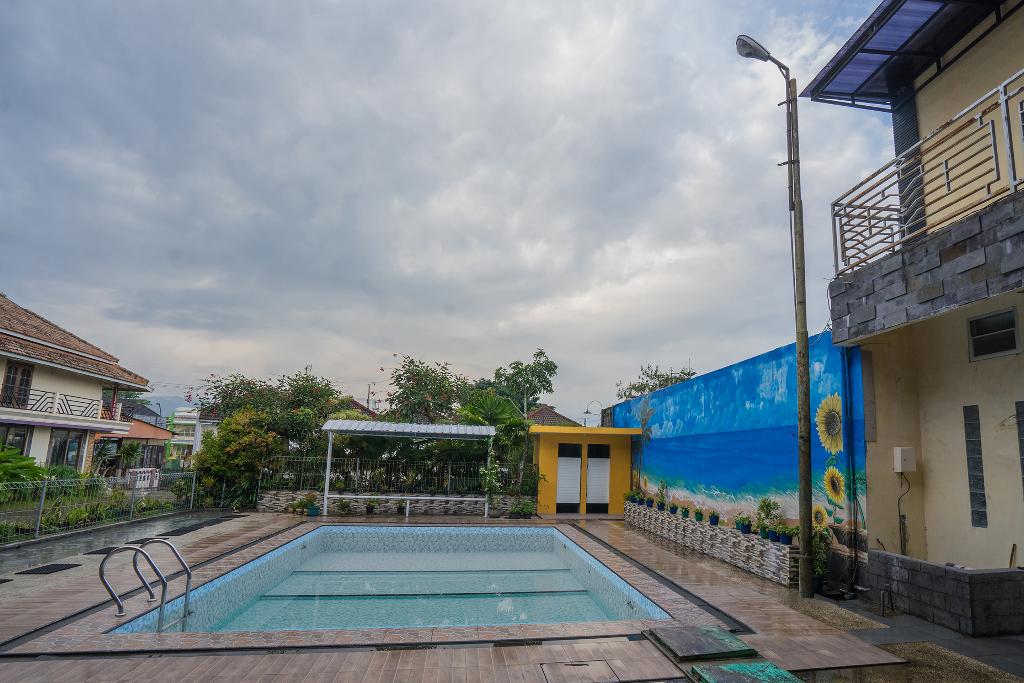 Bunga Matahari Guest House and Hote