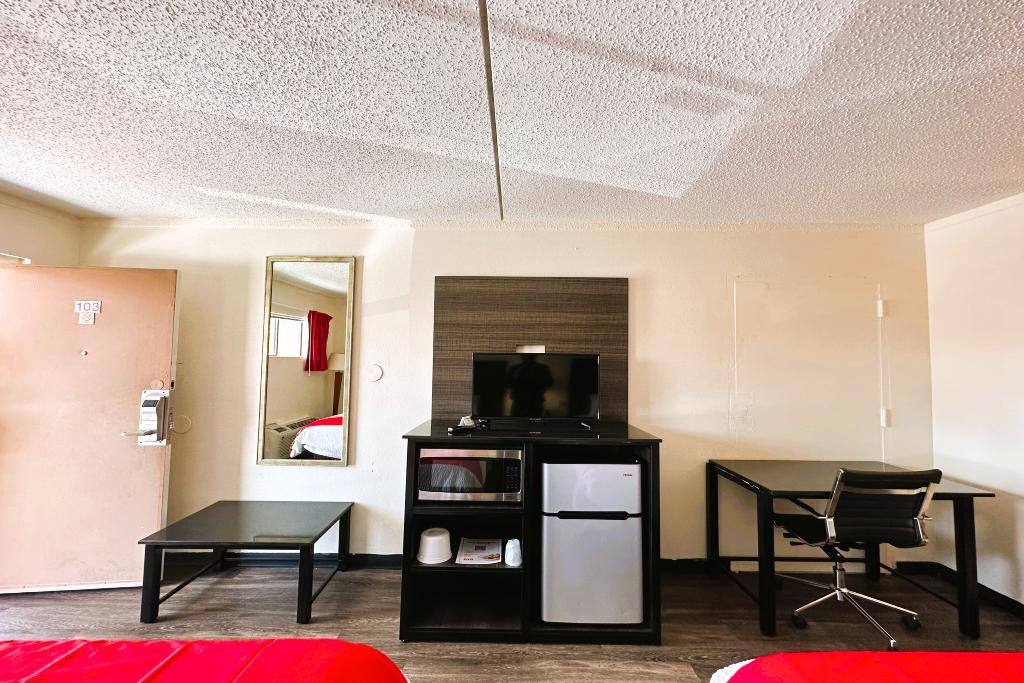OYO Hotel San Antonio Lackland AFB Seaworld Hwy90W