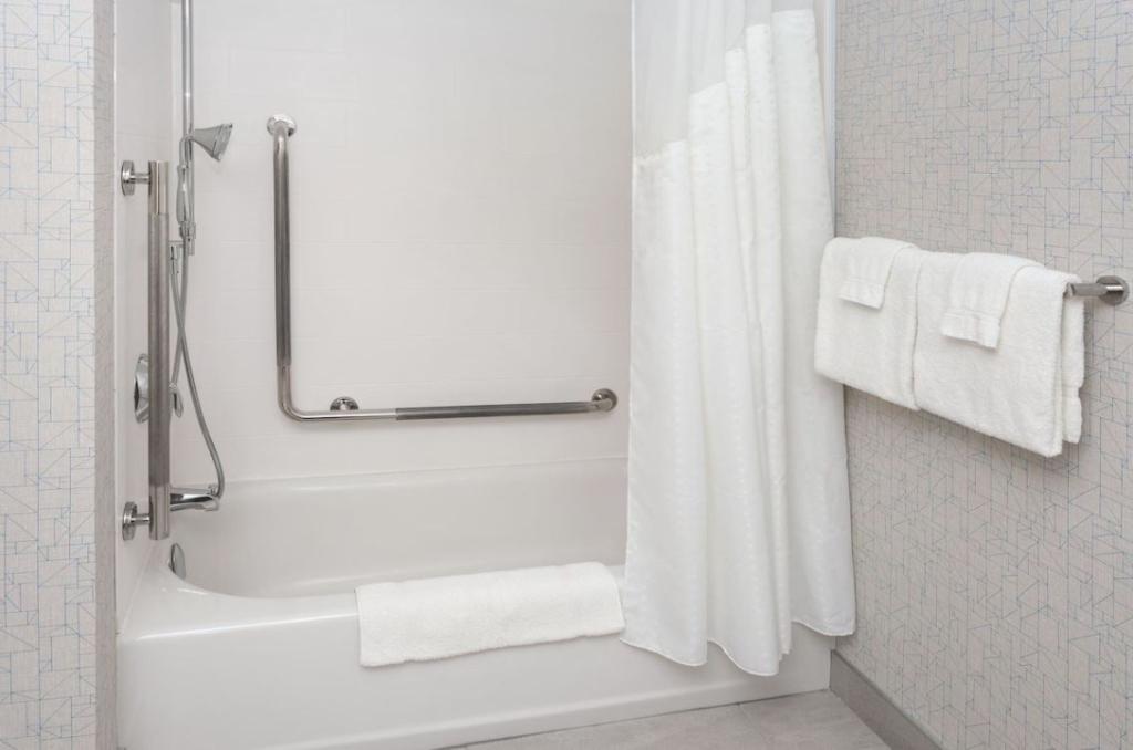 Holiday Inn Express & Suites Ottawa Downtown East
