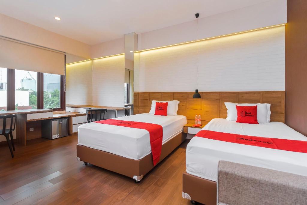 RedDoorz Plus @ CBD Bintaro