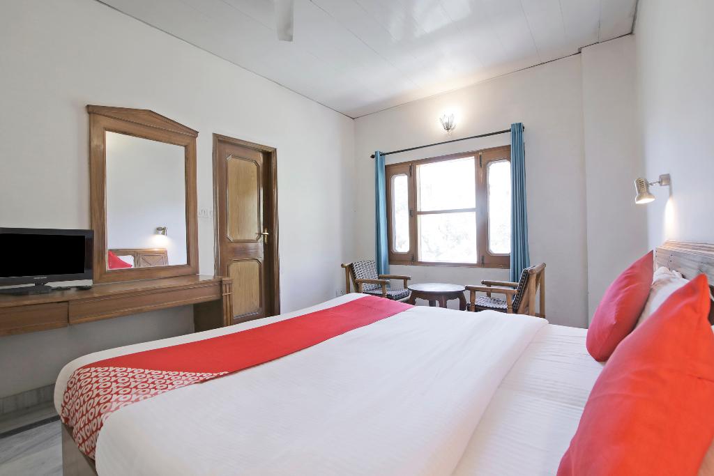 OYO 22122 Hotel Falcon Crest