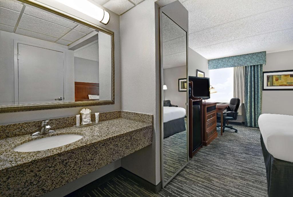 Spark by Hilton Rochester University Area