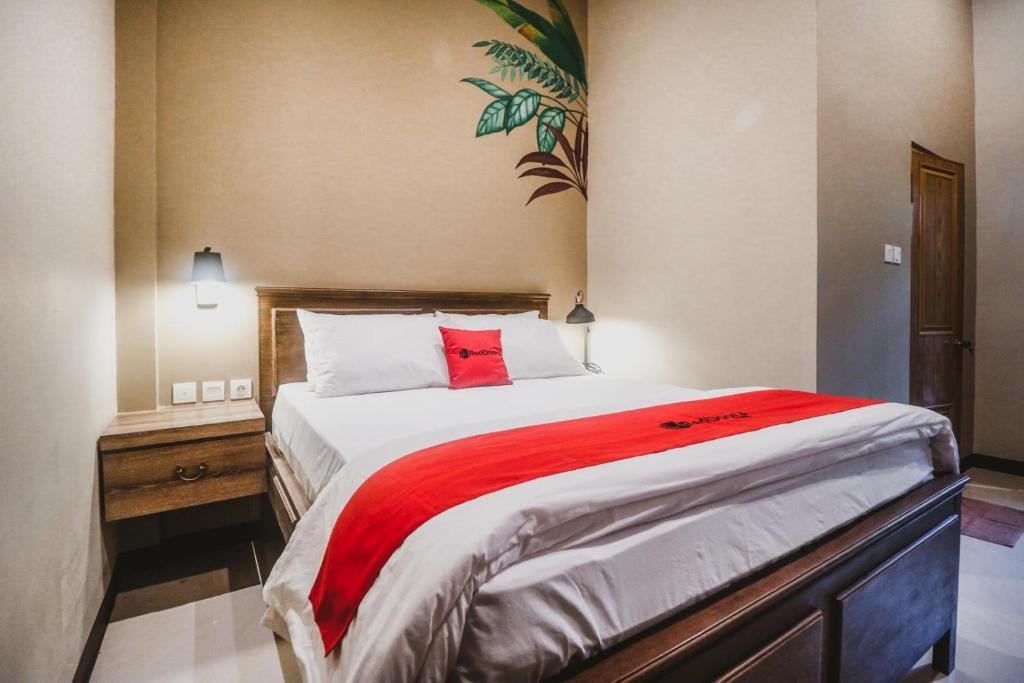 RedDoorz Plus near Mall Slipi Jaya