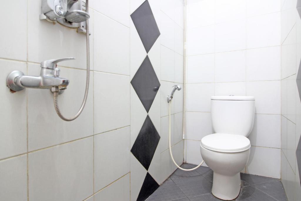 RedDoorz near Terminal Condong Catur