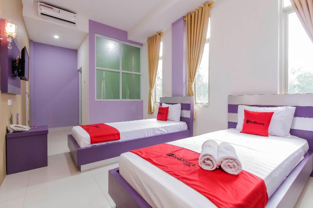 RedDoorz Plus near Stasiun Bekasi