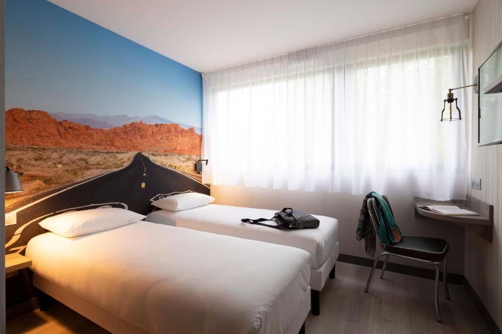 Break Hotel